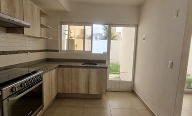 Hermosa casa en renta en los agaves