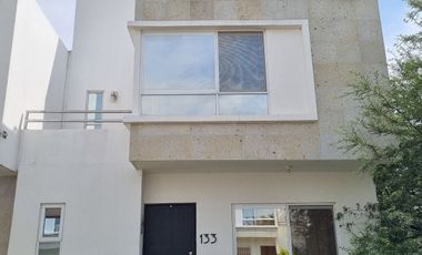 Hermosa casa en renta en los agaves