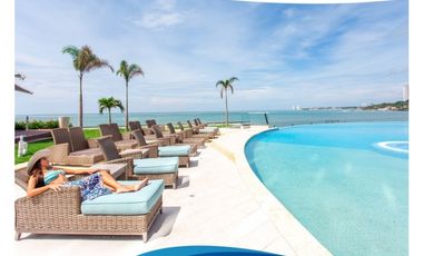 SE VENDE APARTAMENTO FRENTE AL MAR EN PH OCEAN WAVES GORGONA