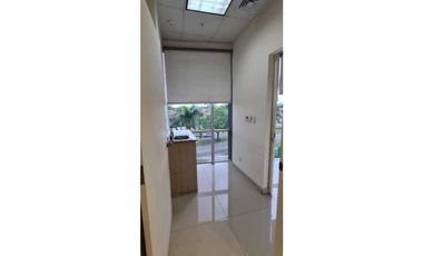 Alquiler / Venta de Local Comercial en Atrio Mall Costa del Este.