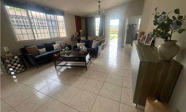 VENTA DE CASA EN BRISAS DEL GOLF, OPORTUNIDAD INSUPERABLE!