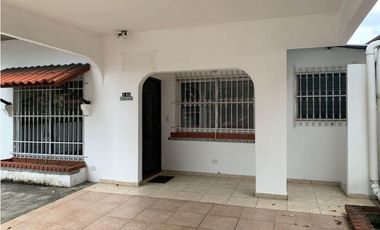 Vendo casa en Chanis, área residencial y comercial