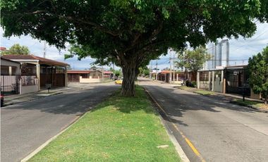 Vendo casa en Chanis, área residencial y comercial