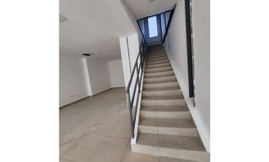 ALQUILER DE LOCAL EN VIA PORRAS 73M2 PLANTA BAJA Y 76.47 MEZZANINE JP