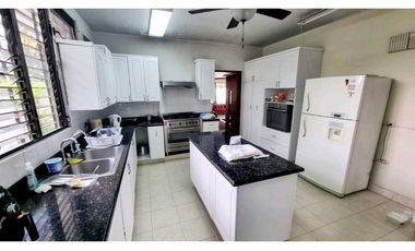 ALQUILER CASA AMPLIA 2 PISOS EN OBARRIO