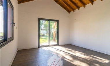 CASA EN VENTA EN COSTA ESMERALDA