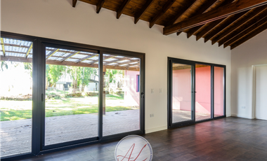 CASA EN VENTA EN COSTA ESMERALDA