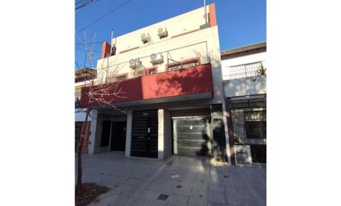 DOS AMBIENTES CON GARAGE INDEPENDIENTE CON PORTON LEVADIZO