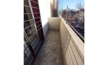 DOS AMBIENTES CON GARAGE INDEPENDIENTE CON PORTON LEVADIZO