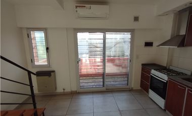 DOS AMBIENTES CON GARAGE INDEPENDIENTE CON PORTON LEVADIZO