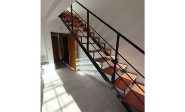 DOS AMBIENTES CON GARAGE INDEPENDIENTE CON PORTON LEVADIZO