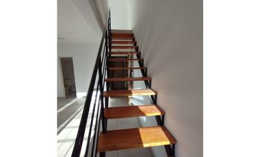 DOS AMBIENTES CON GARAGE INDEPENDIENTE CON PORTON LEVADIZO