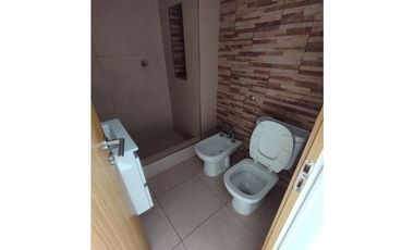 DOS AMBIENTES CON GARAGE INDEPENDIENTE CON PORTON LEVADIZO