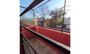 DOS AMBIENTES CON GARAGE INDEPENDIENTE CON PORTON LEVADIZO