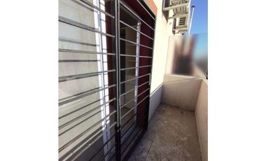 DOS AMBIENTES CON GARAGE INDEPENDIENTE CON PORTON LEVADIZO