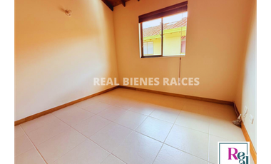 ¡Hermosa Casa en Unidad Cerrada con Excelente Ubicación!