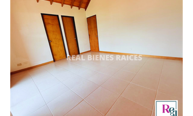 ¡Hermosa Casa en Unidad Cerrada con Excelente Ubicación!