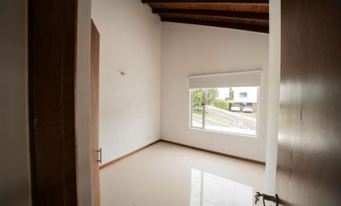 CASA CAMPESTRE A LA VENTA EN EL RETIRO SECTOR LA MARIA UNIDAD CERRADA