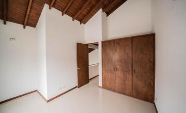 CASA CAMPESTRE A LA VENTA EN EL RETIRO SECTOR LA MARIA UNIDAD CERRADA