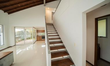 CASA CAMPESTRE A LA VENTA EN EL RETIRO SECTOR LA MARIA UNIDAD CERRADA