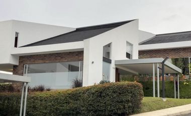 CASA CAMPESTRE A LA VENTA EN EL RETIRO SECTOR LA MARIA UNIDAD CERRADA