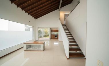 CASA CAMPESTRE A LA VENTA EN EL RETIRO SECTOR LA MARIA UNIDAD CERRADA