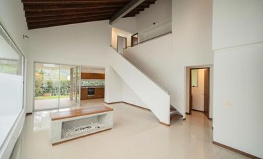 CASA CAMPESTRE A LA VENTA EN EL RETIRO SECTOR LA MARIA UNIDAD CERRADA