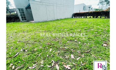 Casa Esquinera en Arriendo – Unidad Cerrada con Zona Verde