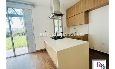 Casa Esquinera en Arriendo – Unidad Cerrada con Zona Verde