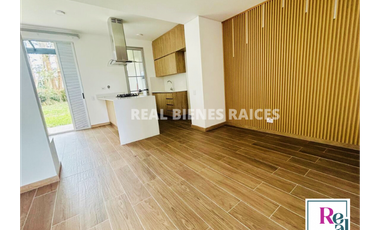 Casa Esquinera en Arriendo – Unidad Cerrada con Zona Verde