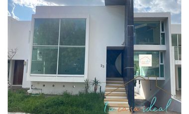 Casa En Renta En Fraccionamiento La Cima Con Alberca
