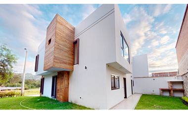 HERMOSAS Y MODERNAS VILLAS EN VENTA CHALLUABAMBA CUENCA