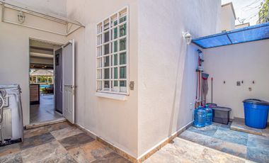 CASA FRENTE ALBERCA CON ROOF GARDEN  EN RESID. TULIPANES, CON SEGURIDAD 24/7  Y A 5 MIN DEL TEC DE MONTERREY  (SUR DE CUERNAVACA)