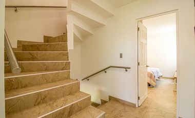 CASA FRENTE ALBERCA CON ROOF GARDEN  EN RESID. TULIPANES, CON SEGURIDAD 24/7  Y A 5 MIN DEL TEC DE MONTERREY  (SUR DE CUERNAVACA)