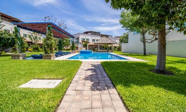 CASA FRENTE ALBERCA CON ROOF GARDEN  EN RESID. TULIPANES, CON SEGURIDAD 24/7  Y A 5 MIN DEL TEC DE MONTERREY  (SUR DE CUERNAVACA)