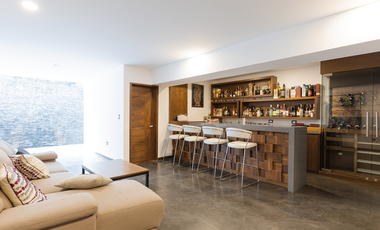 Casa en venta en La concepción Zavaleta, con acabados de lujo, enorme jardín y sótano