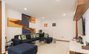 Casa en venta en La concepción Zavaleta, con acabados de lujo, enorme jardín y sótano