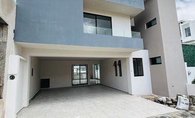 Preventa en Fracc. Paseo de la Reina/Monte Magno- 4 habitaciones y jardín