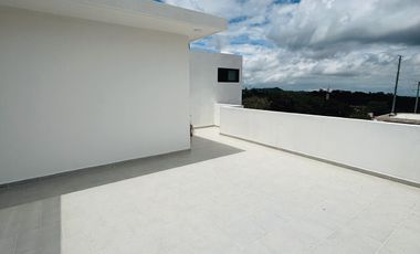 Preventa en Fracc. Paseo de la Reina/Monte Magno- 4 habitaciones y jardín