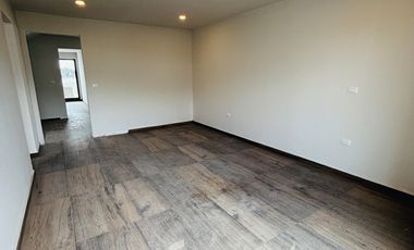 Preventa en Fracc. Paseo de la Reina/Monte Magno- 4 habitaciones y jardín