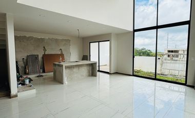 Preventa en Fracc. Paseo de la Reina/Monte Magno- 4 habitaciones y jardín