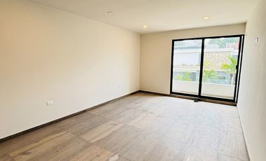 Preventa en Fracc. Paseo de la Reina/Monte Magno- 4 habitaciones y jardín