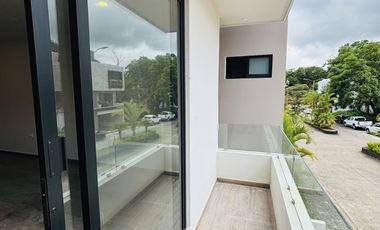 Preventa en Fracc. Paseo de la Reina/Monte Magno- 4 habitaciones y jardín