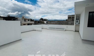 Preventa en Fracc. Paseo de la Reina/Monte Magno- 4 habitaciones y jardín