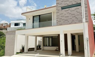 Casa en venta en Fracc. Privado Monte Magno- Habitación en PB y jardín