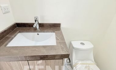 Casa en venta en Fracc. Privado Monte Magno- Habitación en PB y jardín