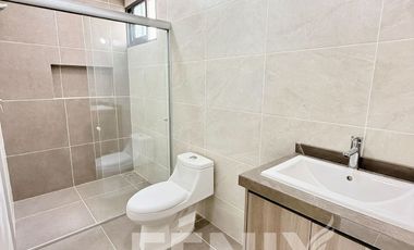 Casa en venta en Fracc. Privado Monte Magno- Habitación en PB y jardín