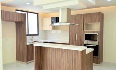 Casa en venta en Fracc. Privado Monte Magno- Habitación en PB y jardín