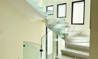 Casa en venta en Fracc. Privado Monte Magno- Habitación en PB y jardín