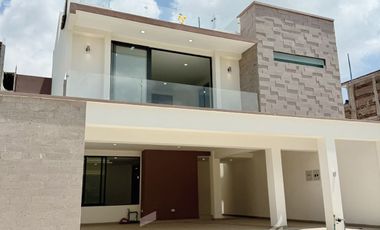 Casa en venta en Fracc. Privado Monte Magno- Habitación en PB y jardín